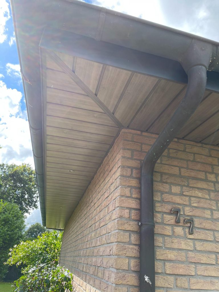 Dach und Regenrinne, schwaabdachdeckerei